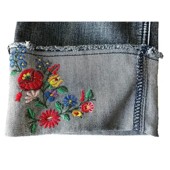 Baccini Women’s Jeans 8P Petite Distressed Embroidered Floral Boho Denim Cuffed - Picture 7 of 16